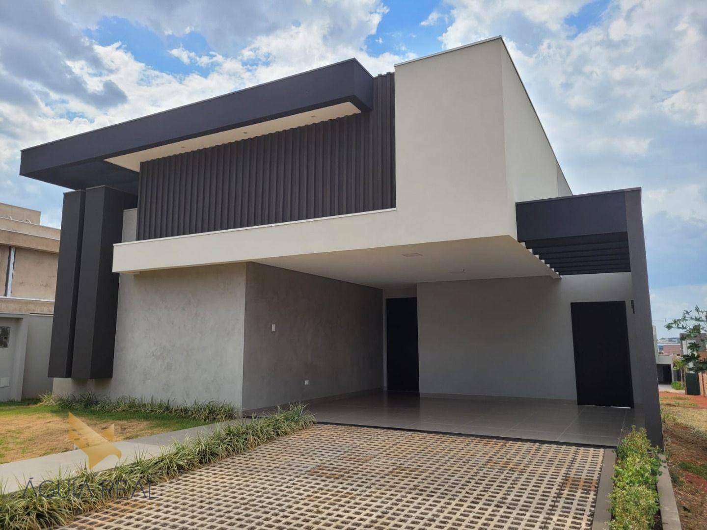 Casa de Condomínio à venda com 3 quartos, 195m² - Foto 1