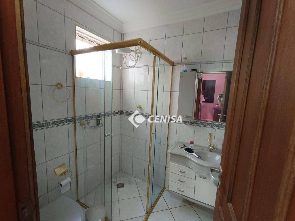 Casa à venda com 5 quartos, 210m² - Foto 10