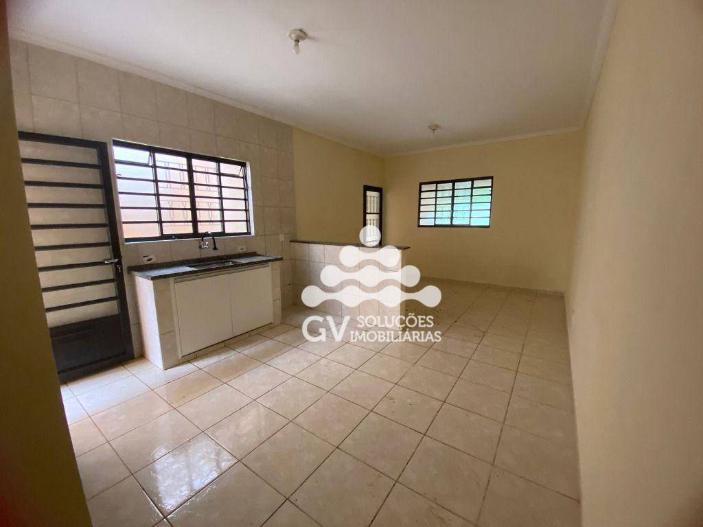 Casa para alugar com 2 quartos, 70m² - Foto 11