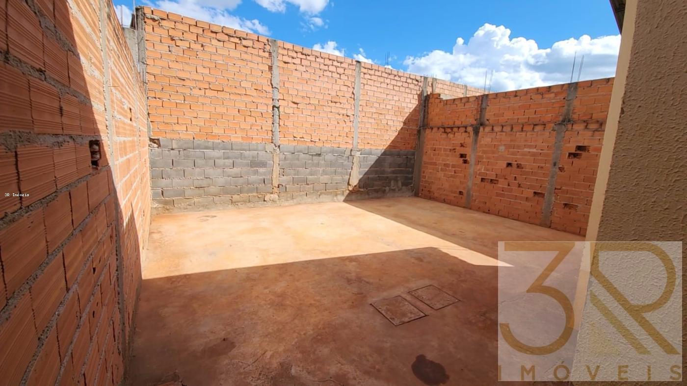 Casa à venda com 2 quartos, 160m² - Foto 12