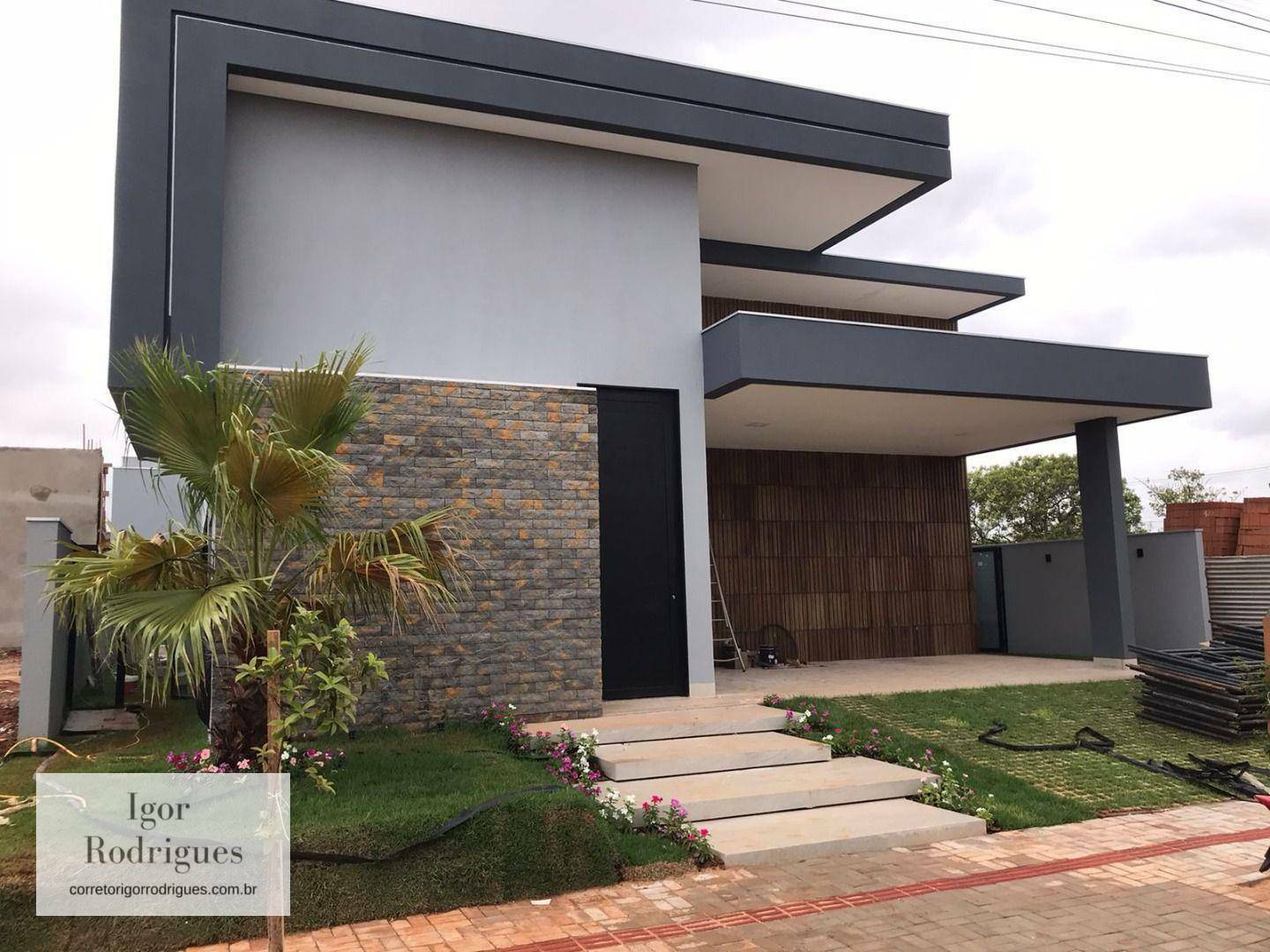 Casa à venda com 3 quartos, 238m² - Foto 1