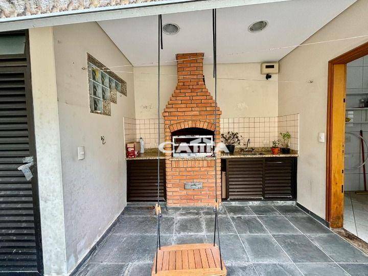 Sobrado para alugar com 3 quartos, 288m² - Foto 1