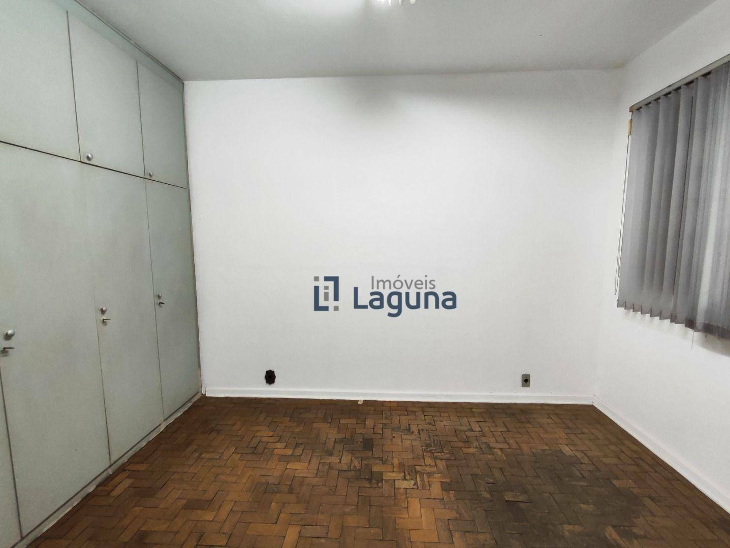 Casa para alugar com 3 quartos, 285m² - Foto 35