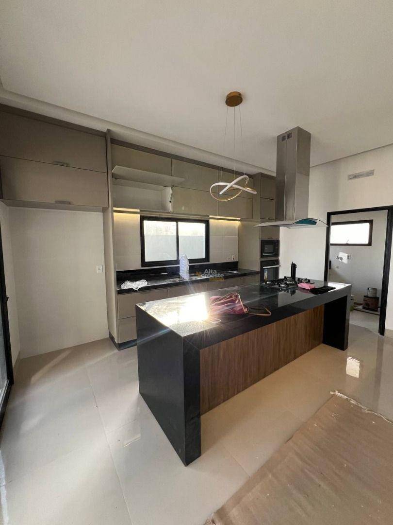 Casa à venda com 3 quartos, 337M2 - Foto 2