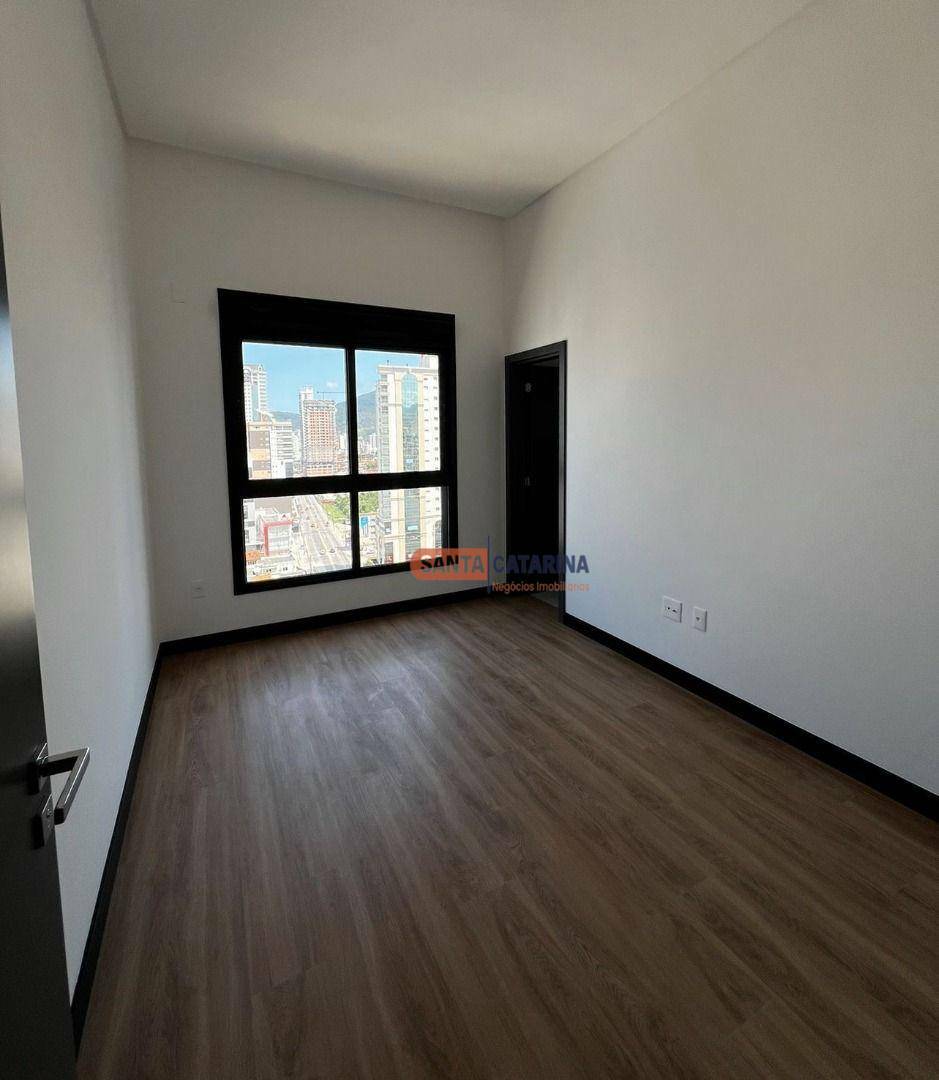 Apartamento à venda com 4 quartos, 188m² - Foto 11