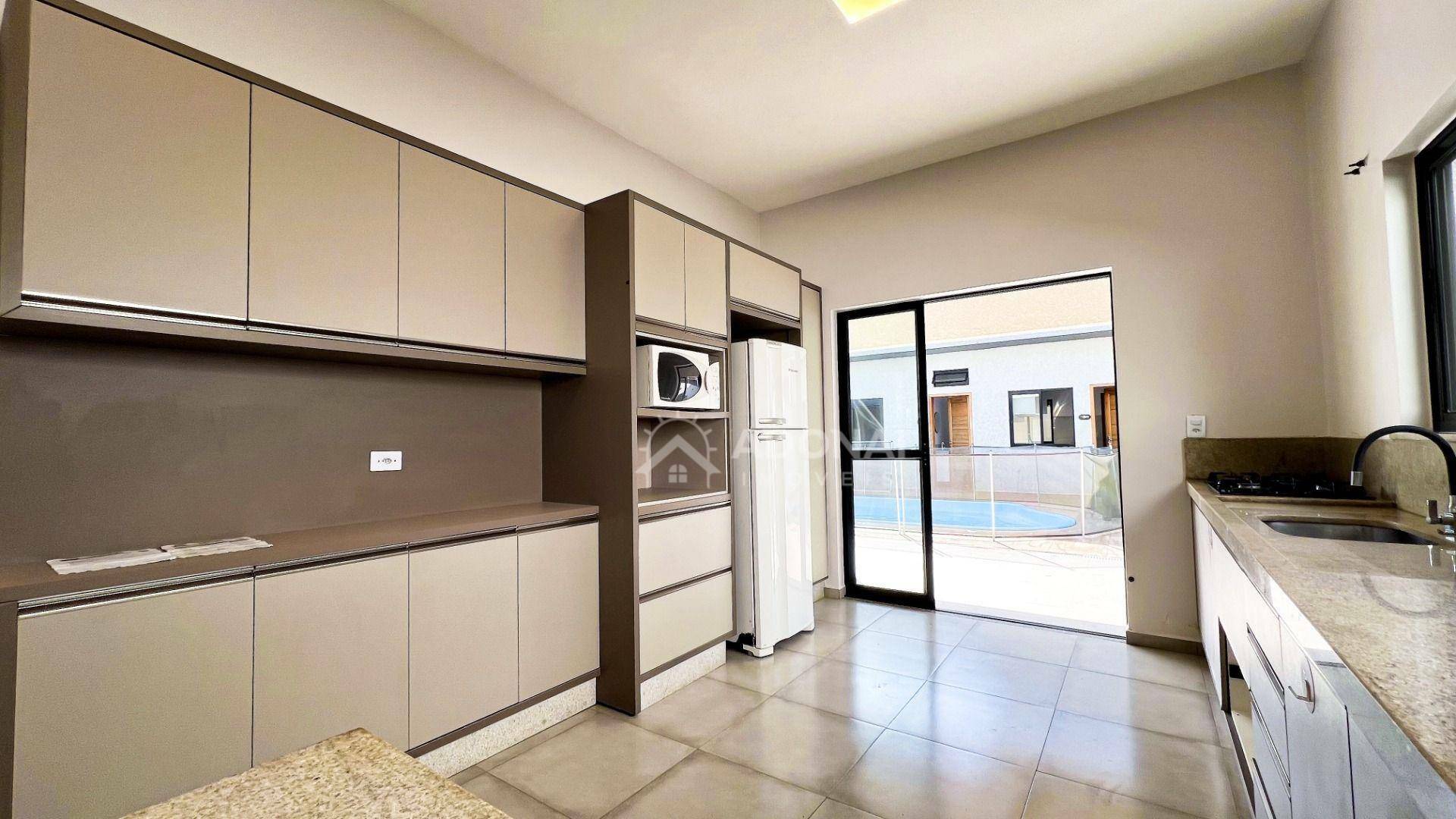 Casa à venda com 5 quartos, 203m² - Foto 13