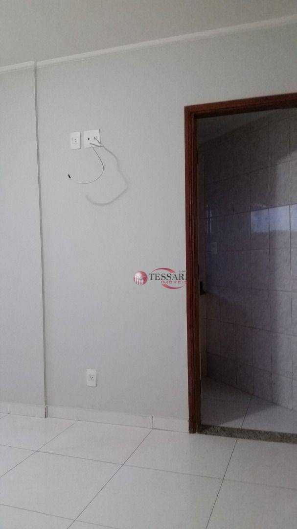 Apartamento para alugar com 3 quartos, 95m² - Foto 19