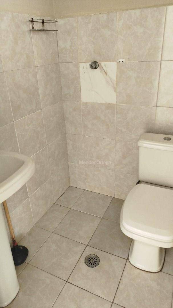Casa para alugar com 3 quartos, 250m² - Foto 35