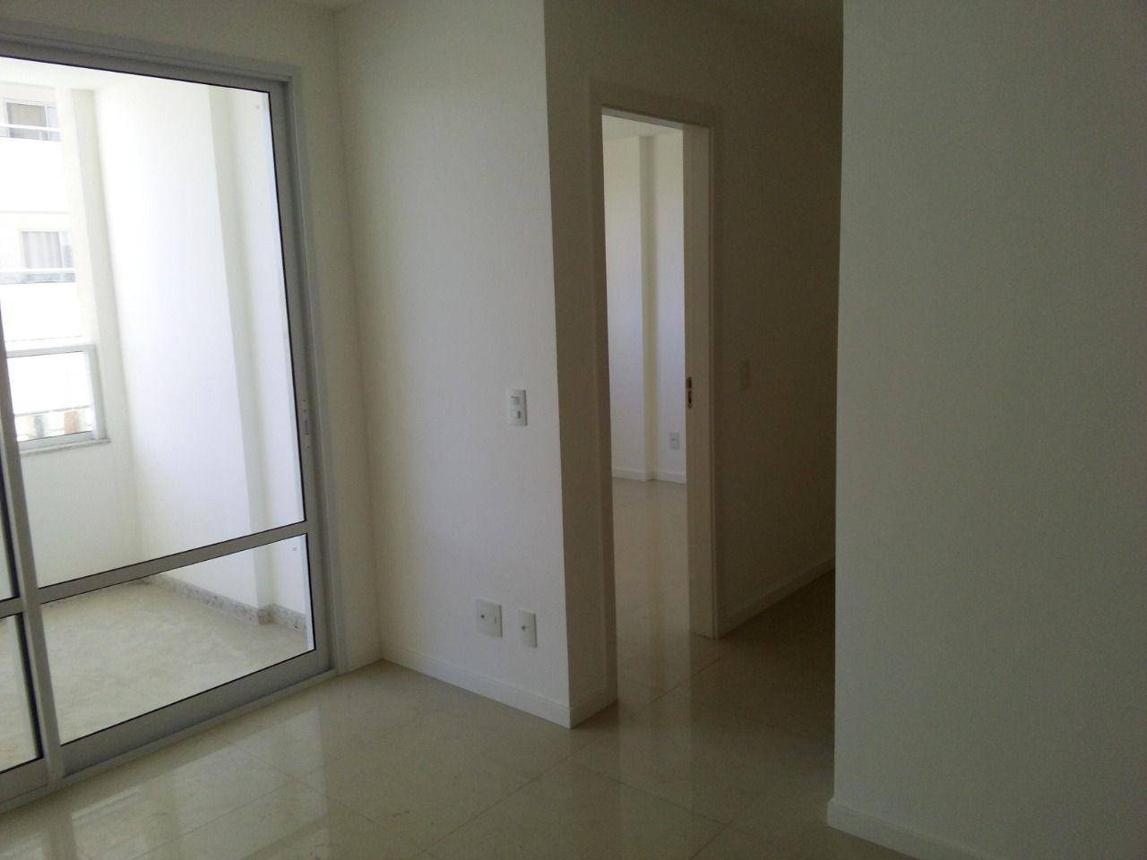 Apartamento à venda com 2 quartos, 60m² - Foto 2