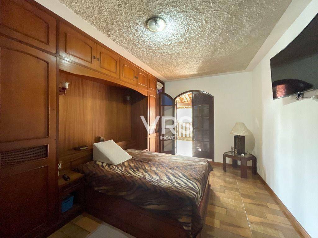 Casa à venda com 3 quartos, 238m² - Foto 22
