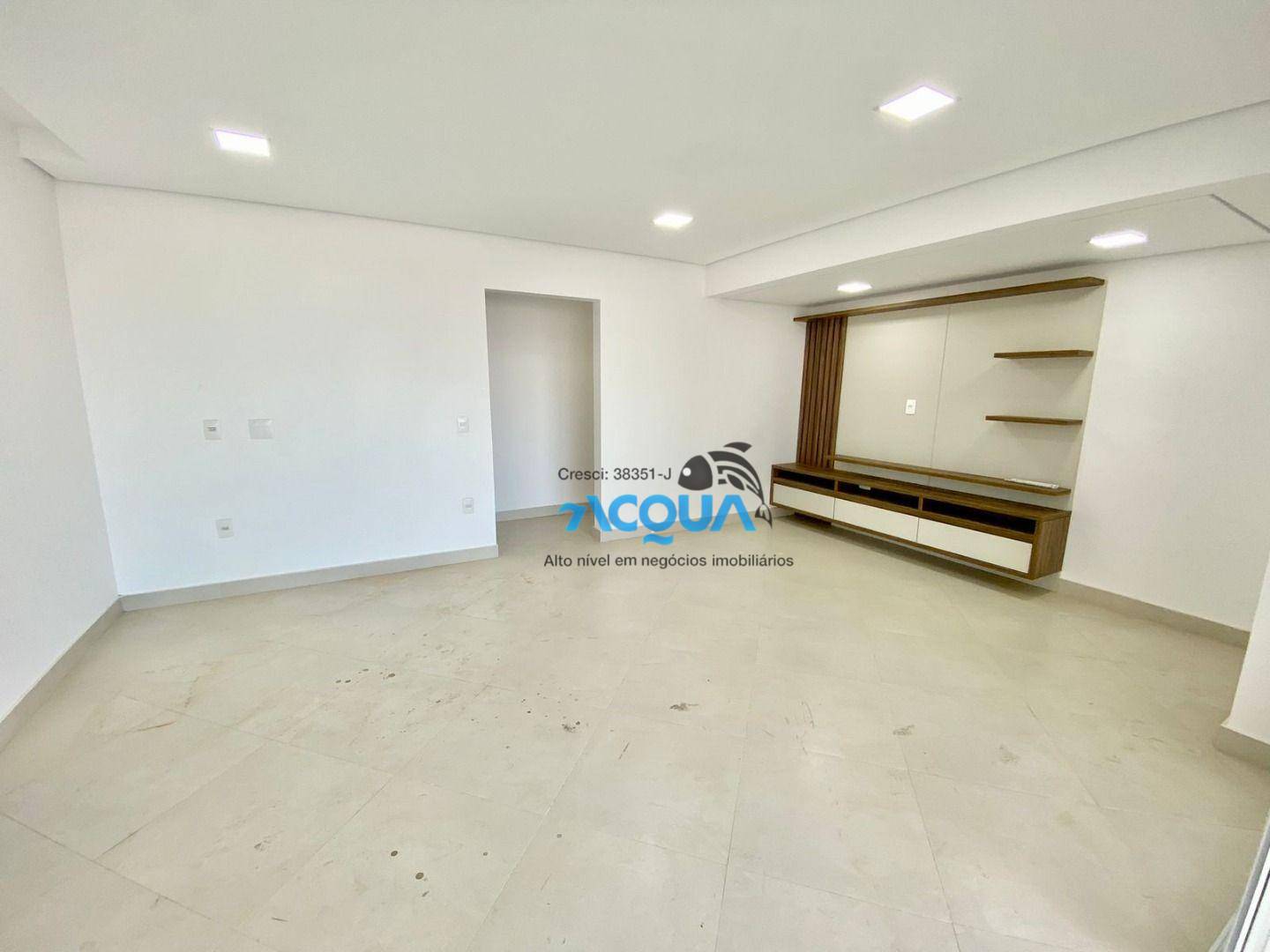 Apartamento à venda com 3 quartos, 110m² - Foto 2