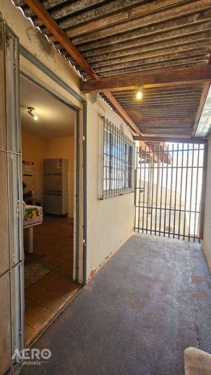 Casa à venda com 2 quartos, 108m² - Foto 16