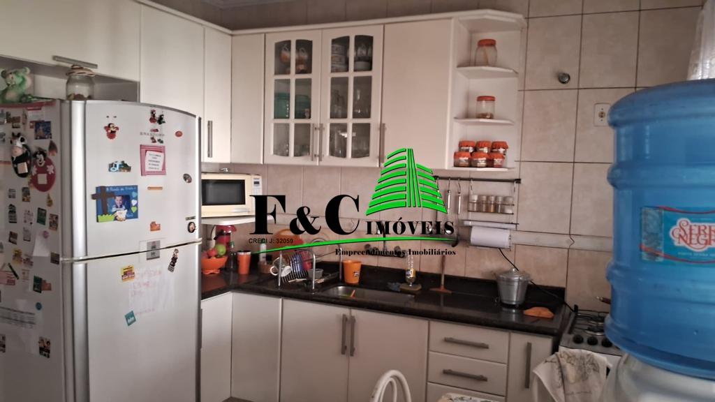 Casa à venda com 4 quartos, 300m² - Foto 1