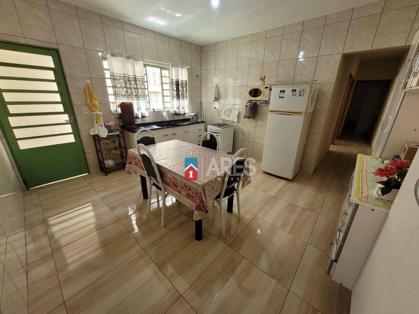 Casa à venda com 2 quartos, 100m² - Foto 4