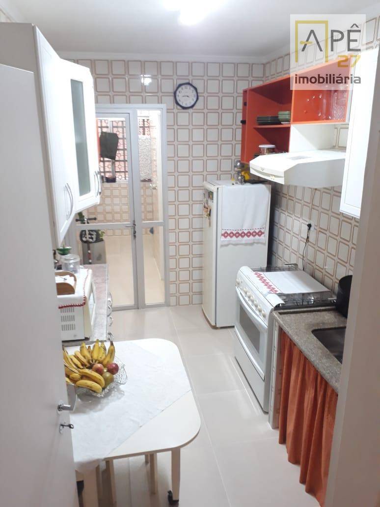 Apartamento à venda com 3 quartos, 80m² - Foto 2