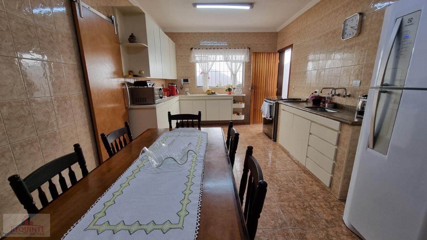 Casa à venda com 3 quartos, 230m² - Foto 20