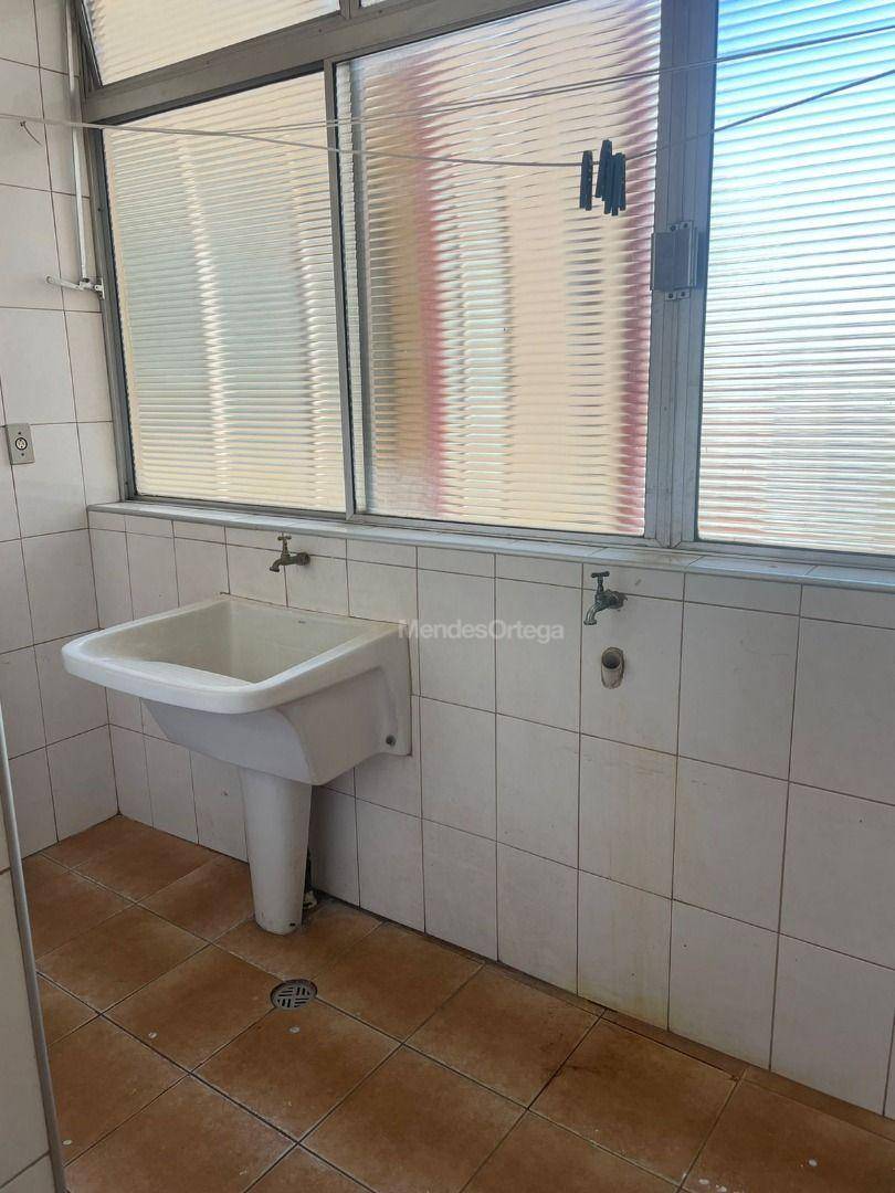 Apartamento para alugar com 3 quartos, 130m² - Foto 8