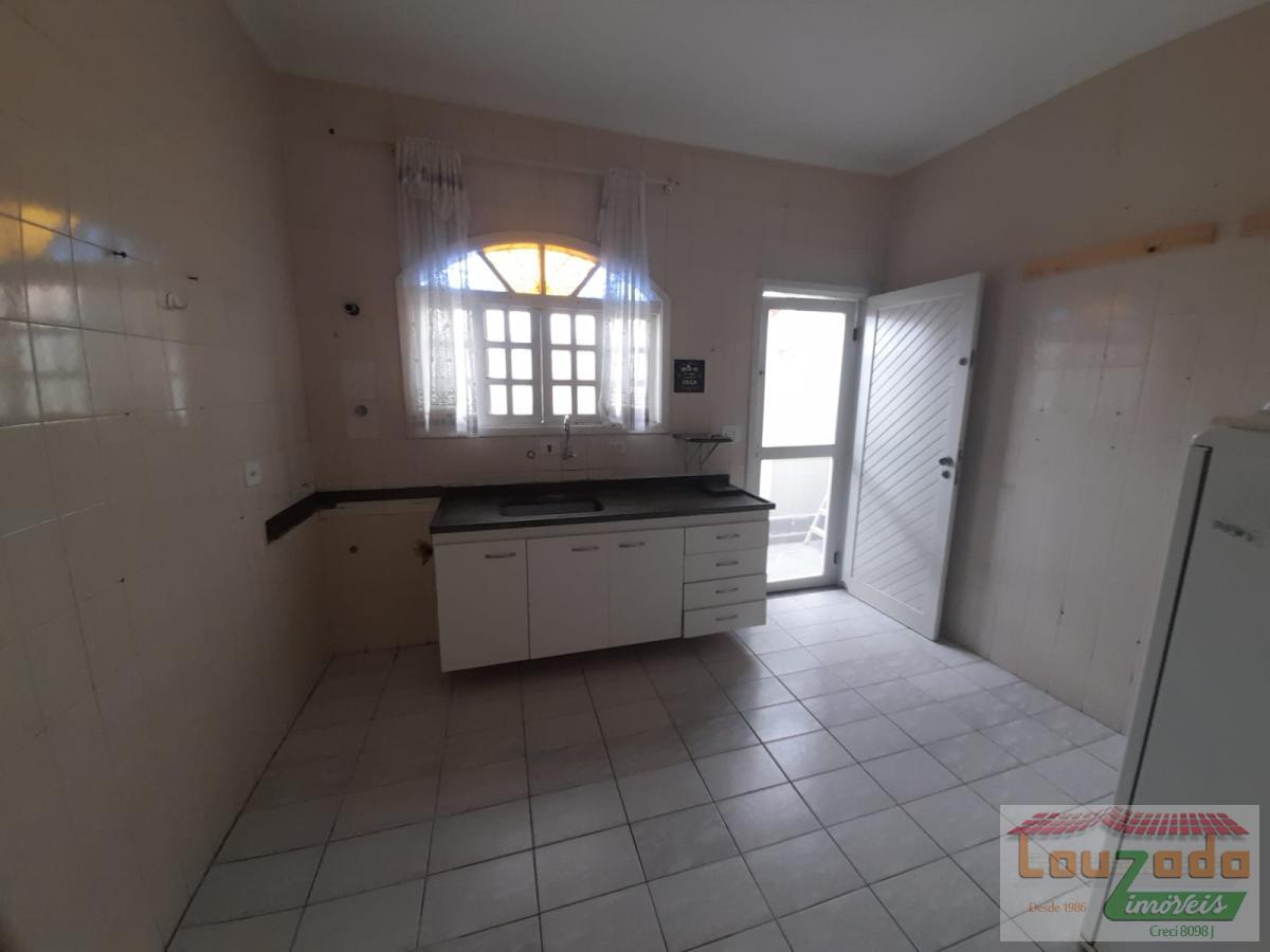 Casa à venda com 3 quartos, 250m² - Foto 4