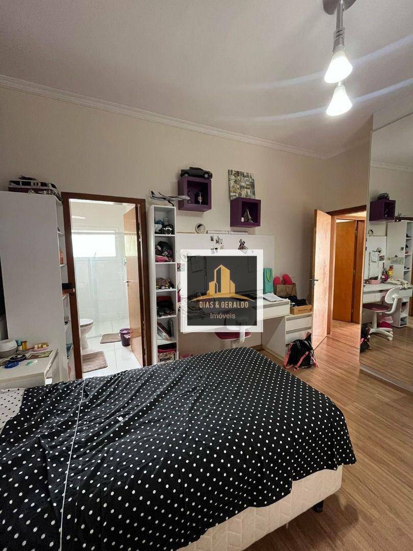 Sobrado à venda com 3 quartos, 240m² - Foto 13