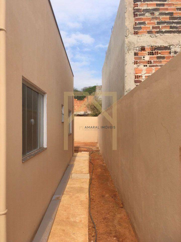 Casa à venda com 2 quartos, 60m² - Foto 5