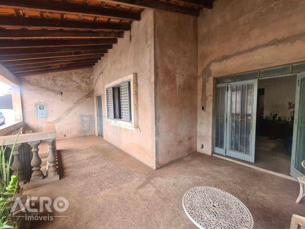 Casa à venda com 4 quartos, 188m² - Foto 4