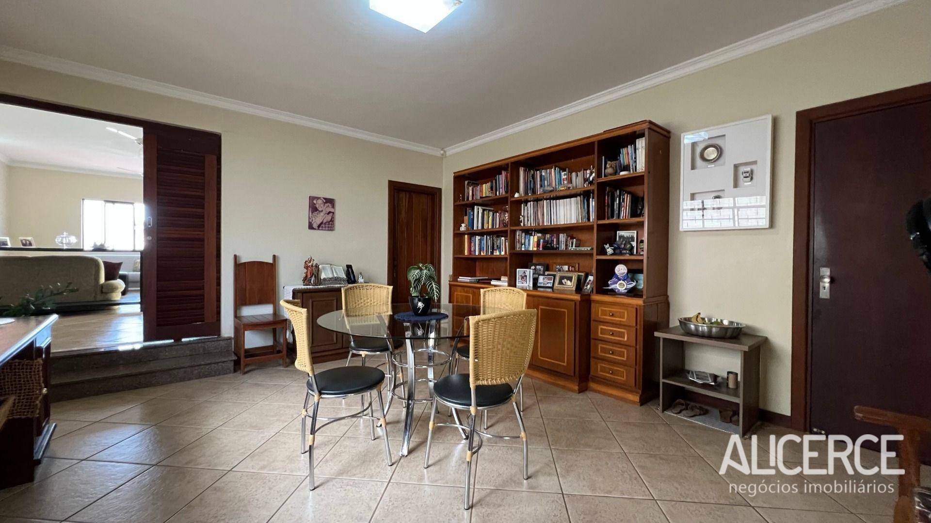 Casa à venda com 3 quartos, 264m² - Foto 9