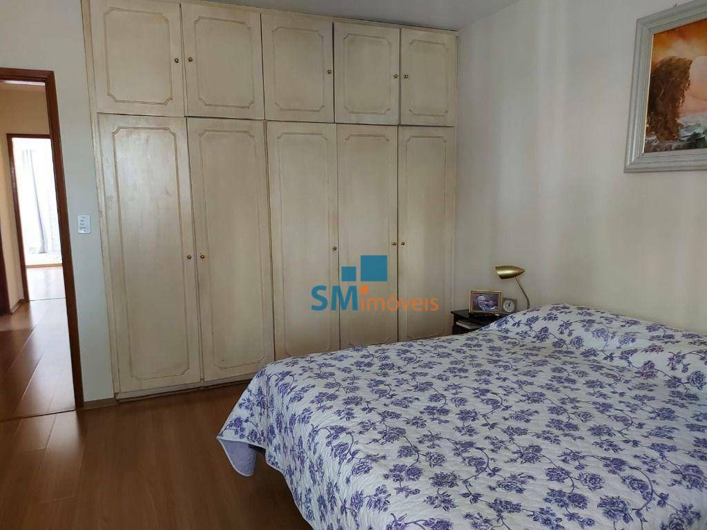 Casa à venda com 6 quartos, 200m² - Foto 8