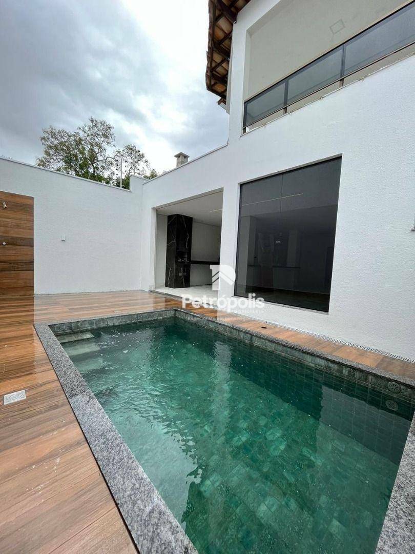 Casa à venda com 6 quartos, 377m² - Foto 2