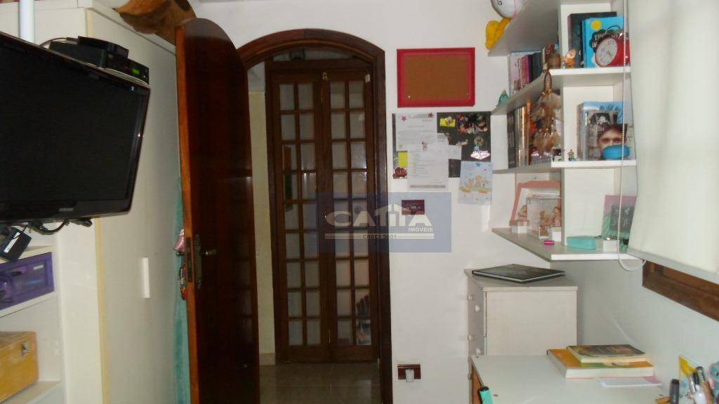 Casa à venda com 3 quartos, 240m² - Foto 18