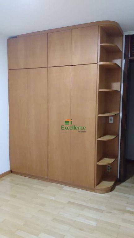 Apartamento para alugar com 3 quartos, 190m² - Foto 11