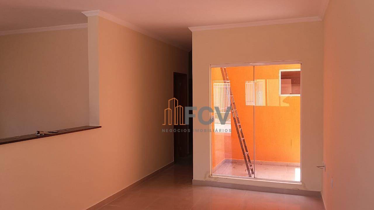 Casa à venda com 3 quartos, 96m² - Foto 4