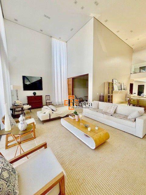 Sobrado à venda com 5 quartos, 560m² - Foto 1
