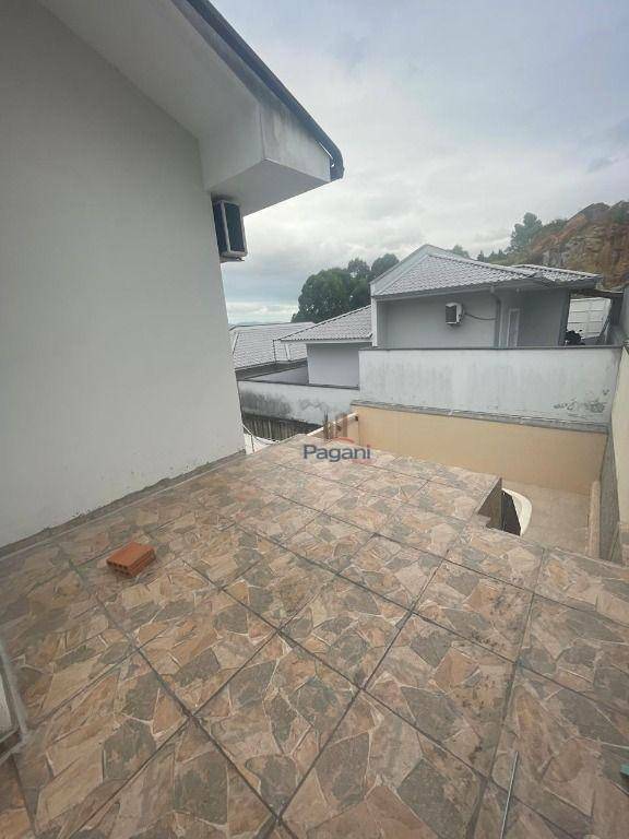 Sobrado à venda com 3 quartos, 100m² - Foto 4