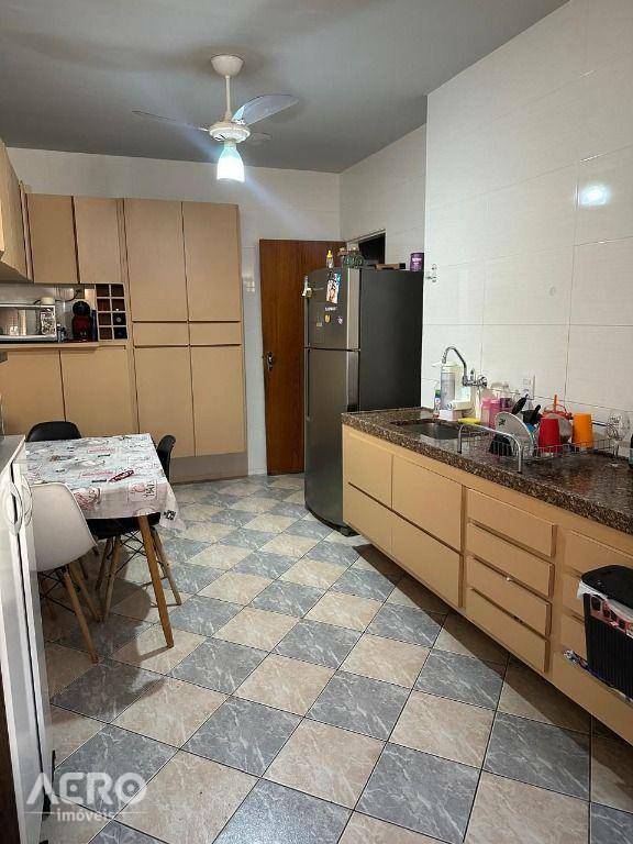 Casa para alugar com 3 quartos, 150m² - Foto 5