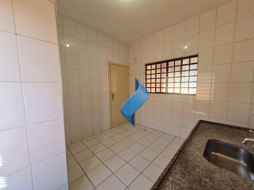 Casa para alugar com 3 quartos, 108m² - Foto 29