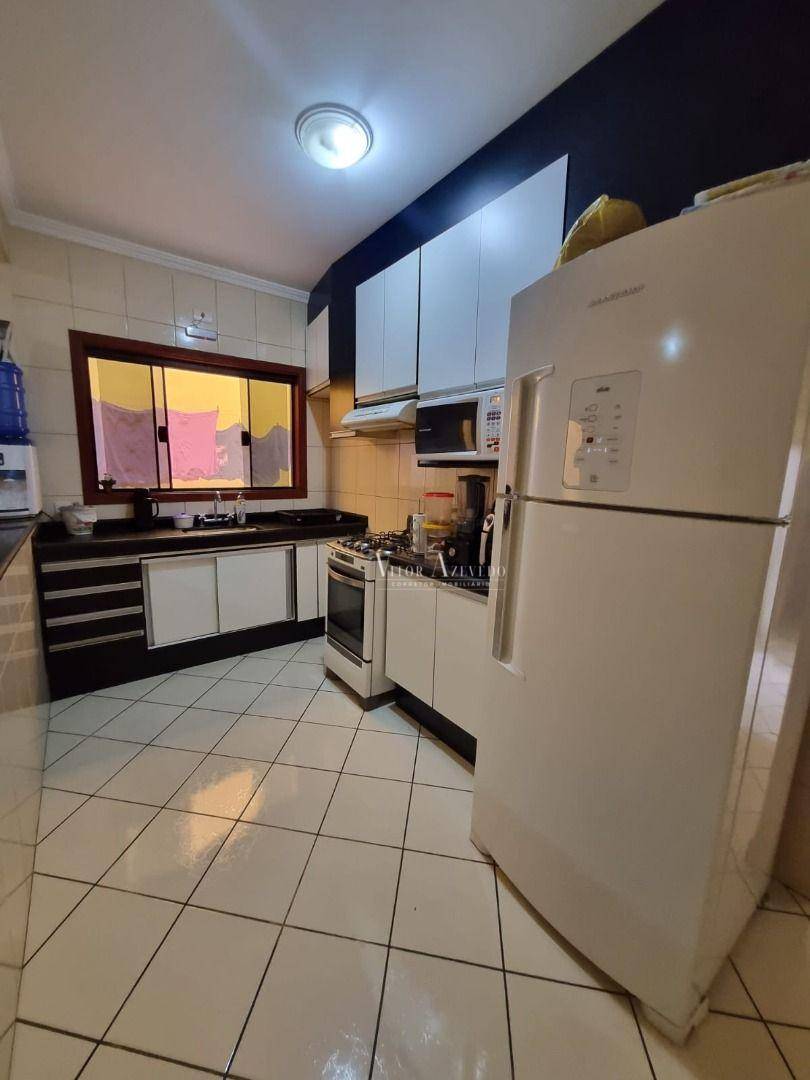 Sobrado à venda com 3 quartos, 230m² - Foto 2