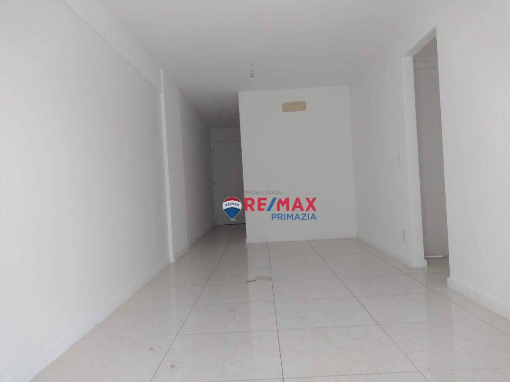 Apartamento para alugar com 3 quartos, 77m² - Foto 4