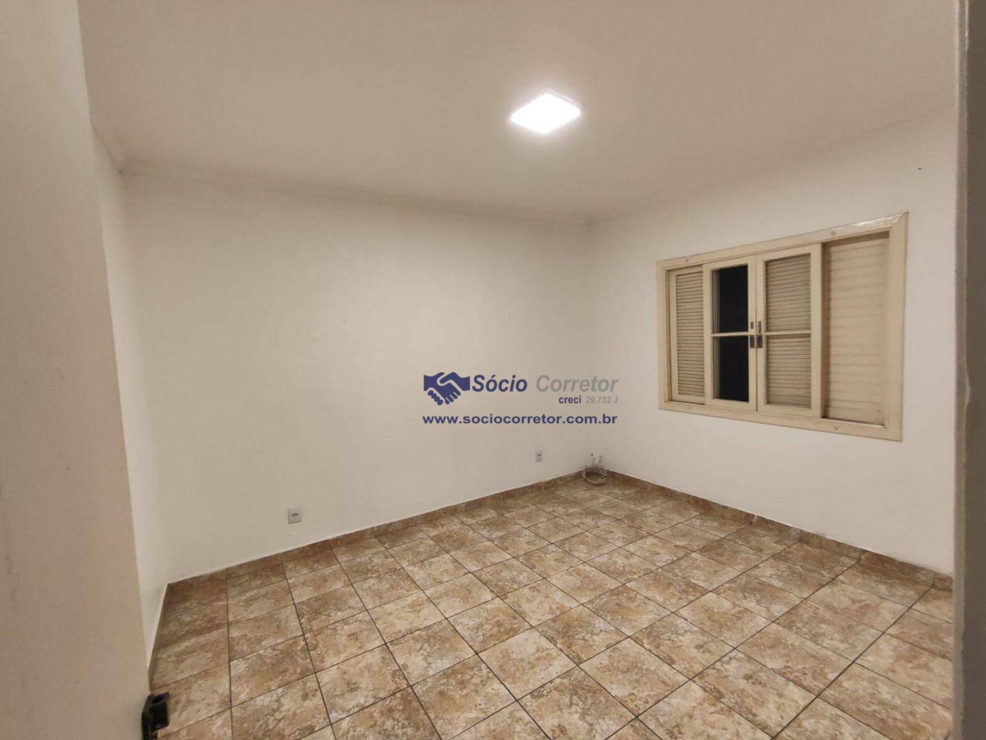Casa para alugar com 3 quartos, 120m² - Foto 12