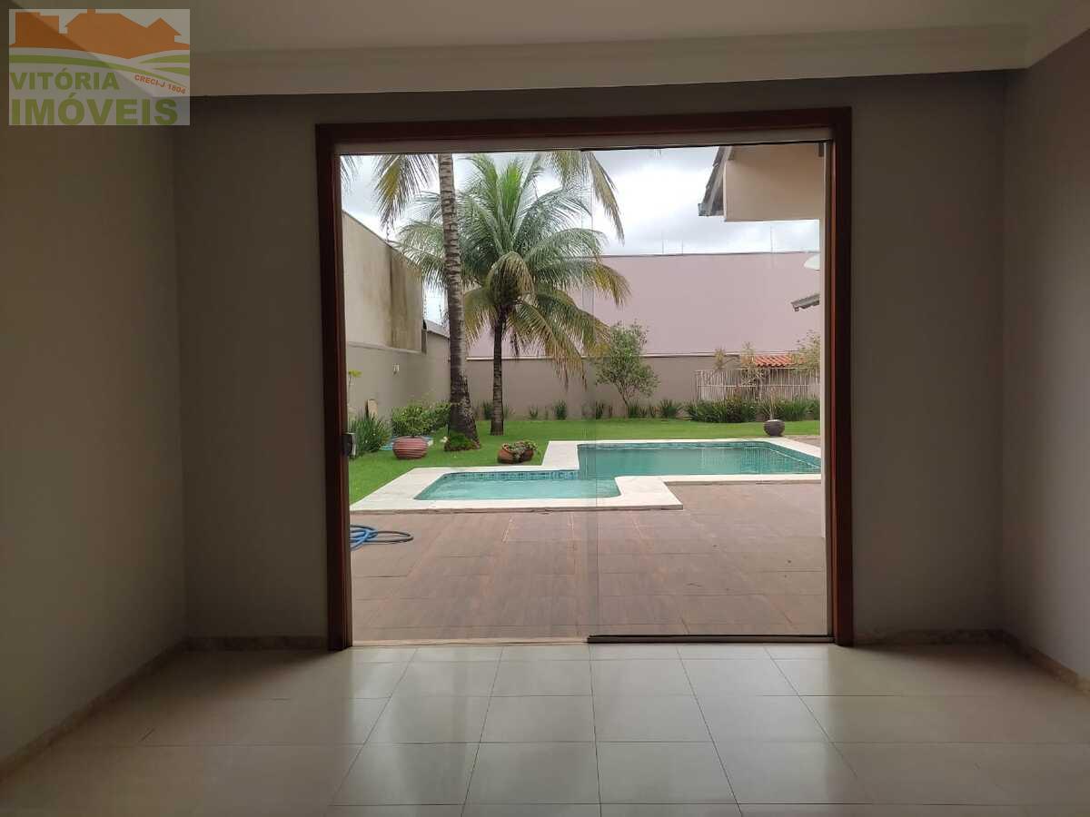 Casa para alugar com 3 quartos, 600m² - Foto 4