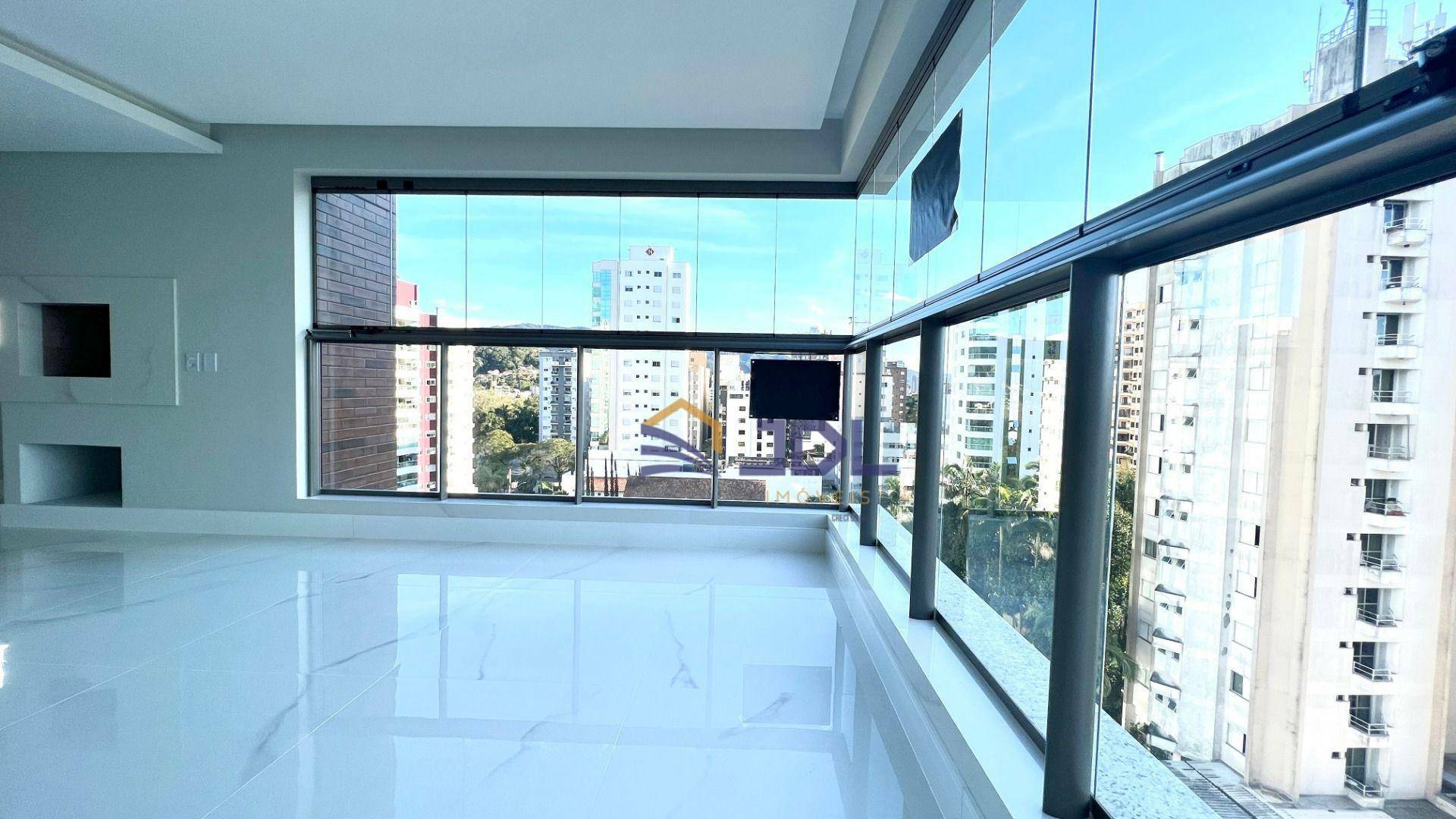 Apartamento à venda com 3 quartos, 137m² - Foto 4