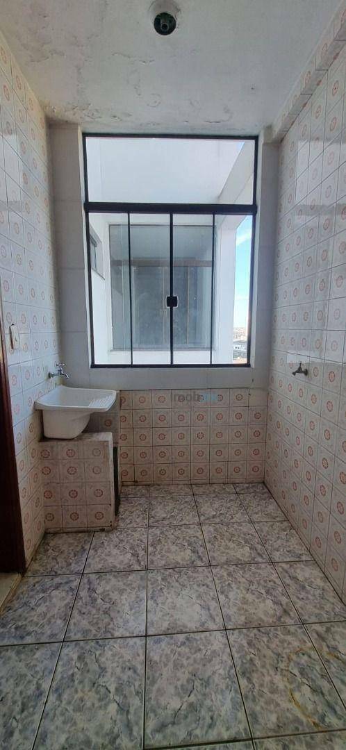 Apartamento para alugar com 3 quartos, 80m² - Foto 9