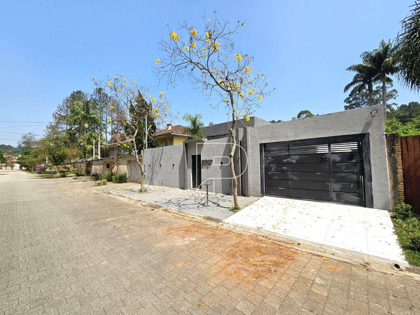 Casa de Condomínio à venda com 3 quartos, 245m² - Foto 1