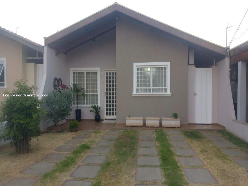 Casa de Condomínio à venda com 3 quartos, 200m² - Foto 2