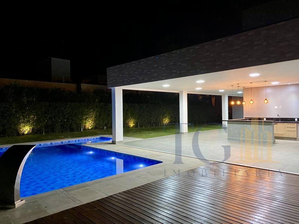 Casa de Condomínio à venda com 4 quartos, 453m² - Foto 1