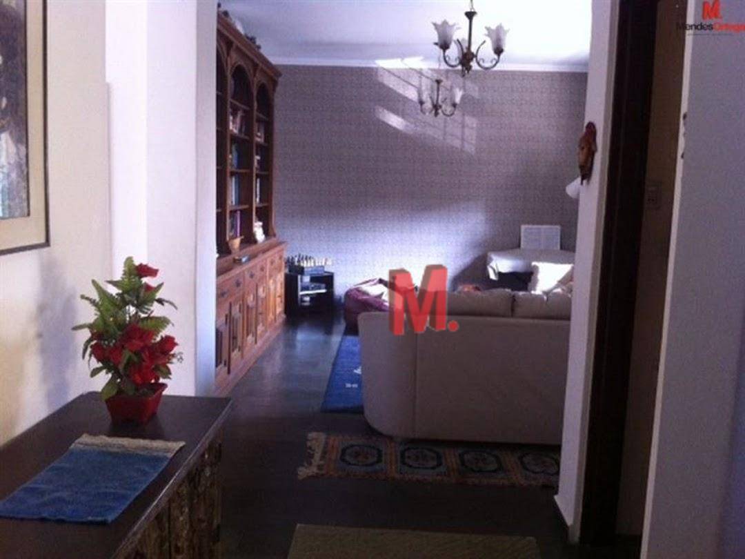 Casa à venda com 3 quartos, 243m² - Foto 2