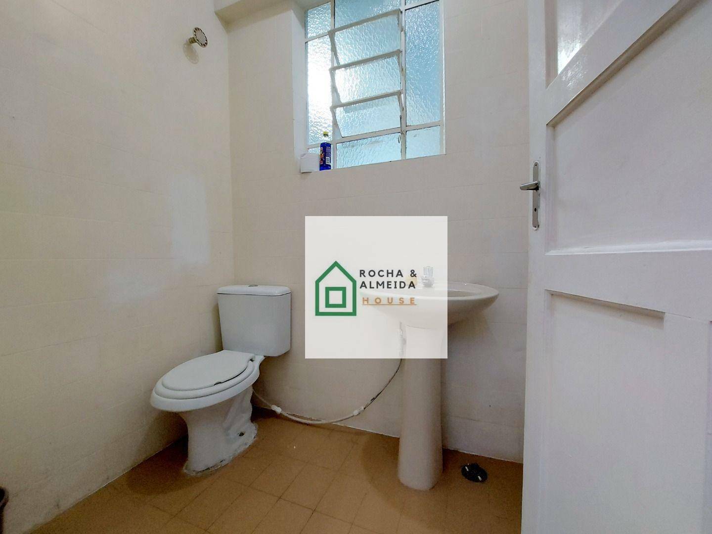 Casa para alugar com 4 quartos, 160m² - Foto 11