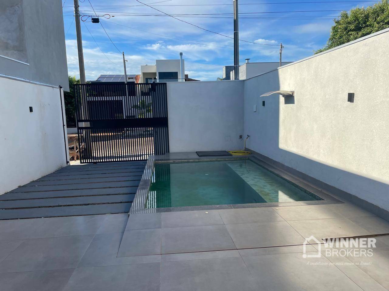 Casa à venda com 2 quartos, 108m² - Foto 1