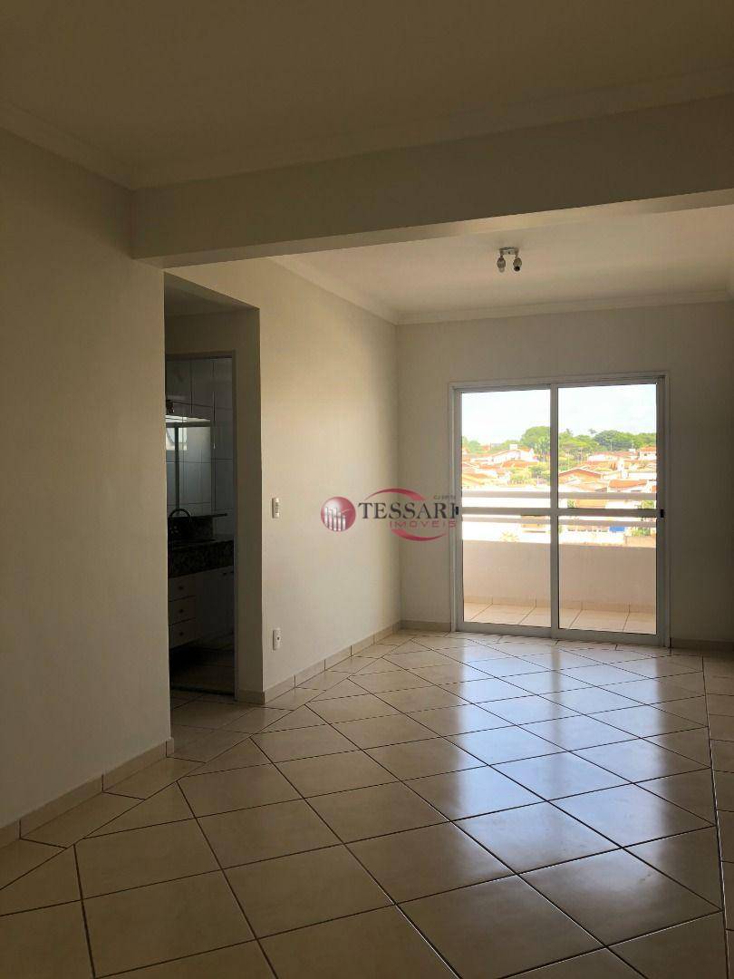 Apartamento à venda com 2 quartos, 70m² - Foto 2