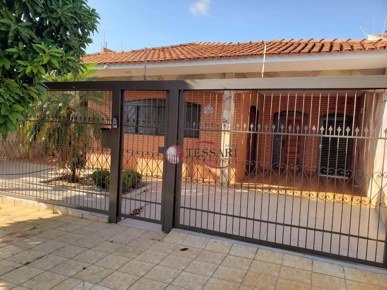 Casa para alugar com 3 quartos, 280m² - Foto 1