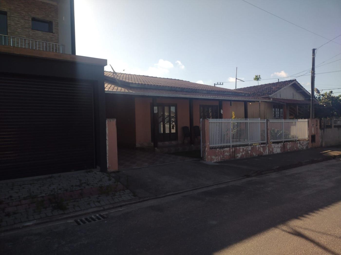 Casa à venda com 3 quartos, 325m² - Foto 2